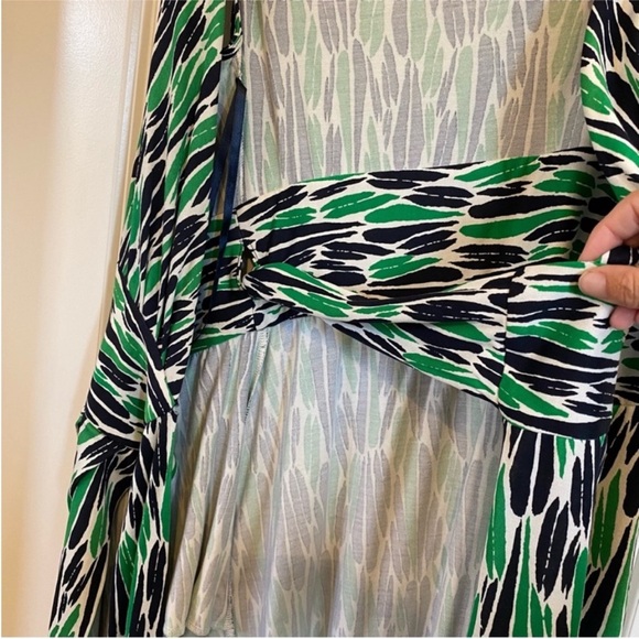 Diane Von Furstenberg Celosa Silk Green & Navy Blue Printed Wrap Dress size 4 - Picture 10 of 10